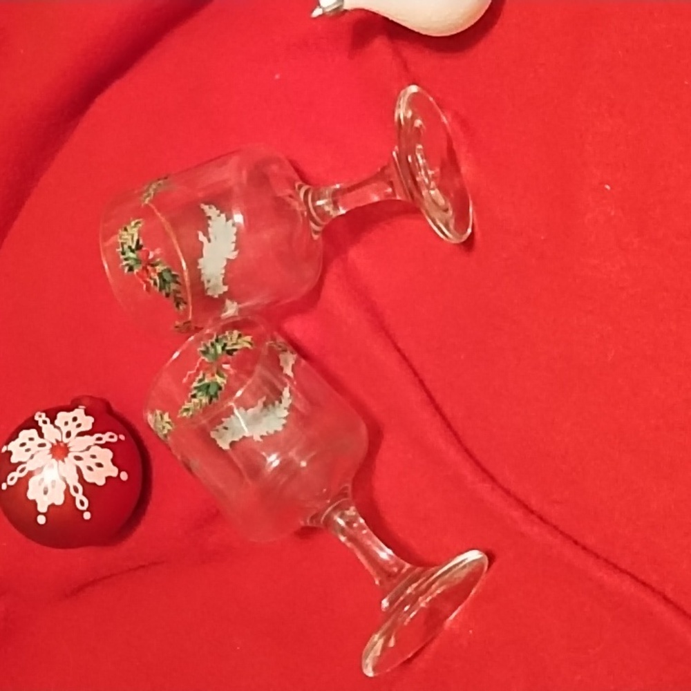 Christmas Heritage 8 oz. Wine goblets set of two